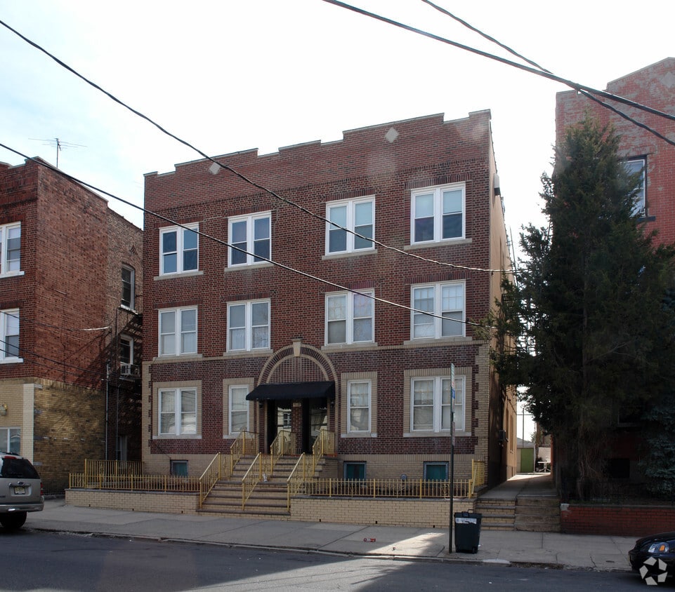 226228 Avenue B, Bayonne, NJ 07002 Apartments in Bayonne, NJ
