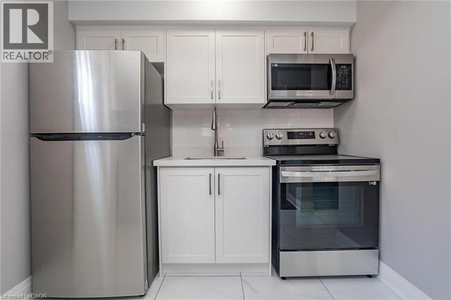 Building Photo - 208 Giltspur Dr