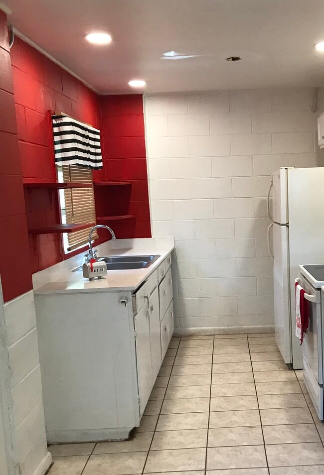 Building Photo - 3611 Hardee Ave