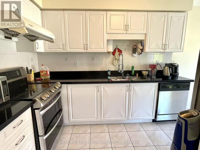 Building Photo - 28 Rideau Dr
