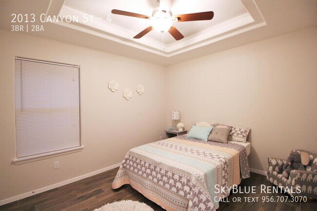 Foto del edificio - 2013 Canyon Dr
