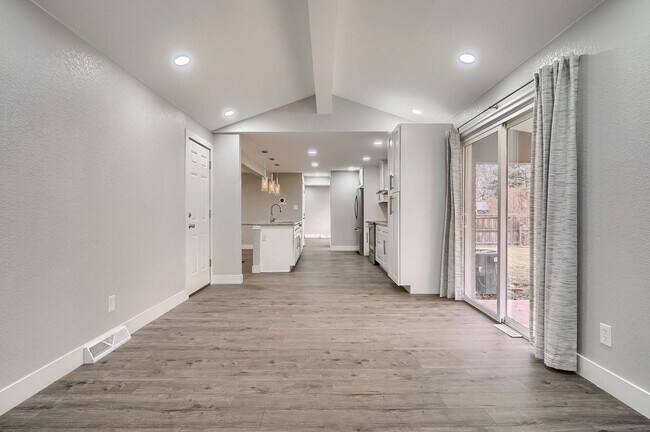Foto del edificio - Remodeled Single-Family Home Near Cherry C...