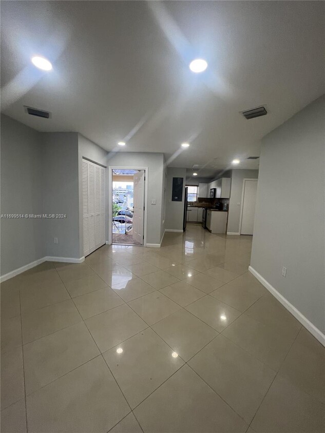 Foto principal - 7368 SW 82nd St