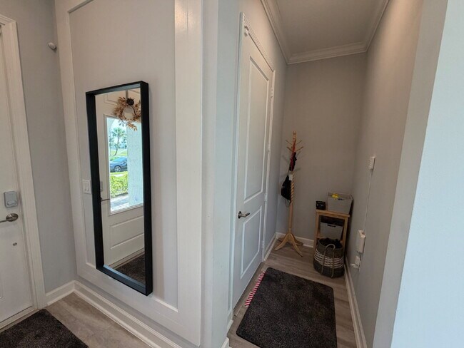 Building Photo - Gated 55+ community with lots of HOA amenities!