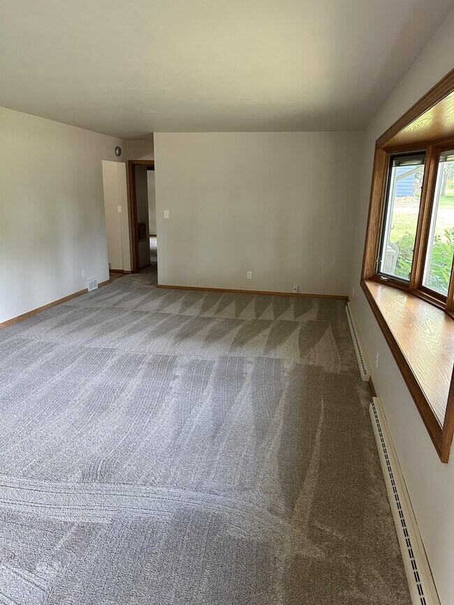 Building Photo - 2071 Maple Rd