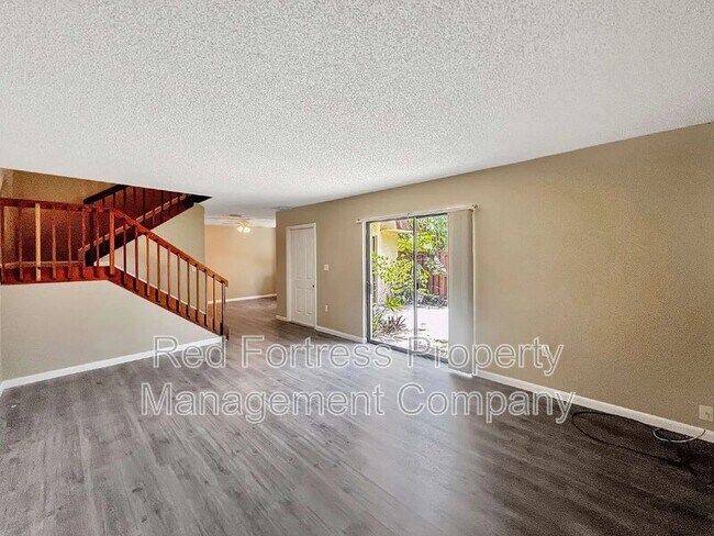 Foto del edificio - 5241 Cedarbend Dr