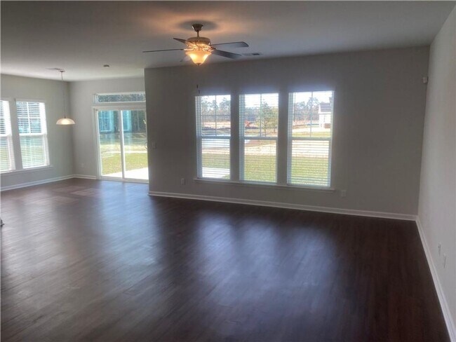 Foto del edificio - 4 bed 2.5 bath Available in Feburary