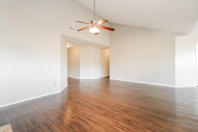 Building Photo - 12631 Day Hollow Ln