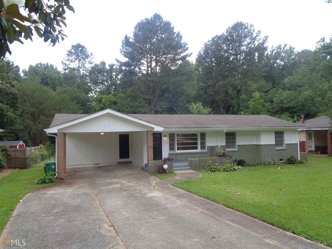Primary Photo - 2217 Pinewood Dr