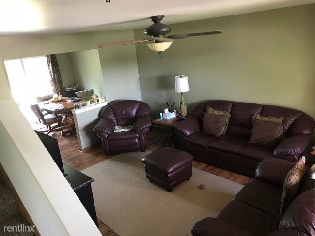 Building Photo - 3 br, 1.5 bath Townhome - 26600 Long Lake Rd