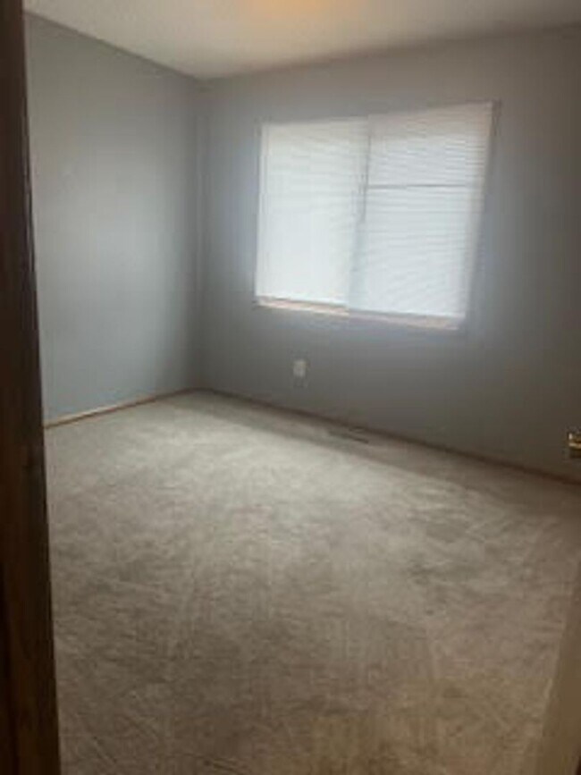 Foto del edificio - 2 Bedroom End Unit Townhome   Move in 5/1 ...