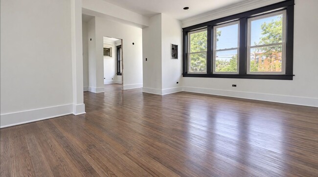 Building Photo - 4763 N Manor Ave