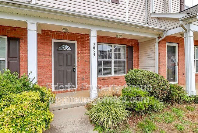 Foto del edificio - 3055 Golden Dale Ln