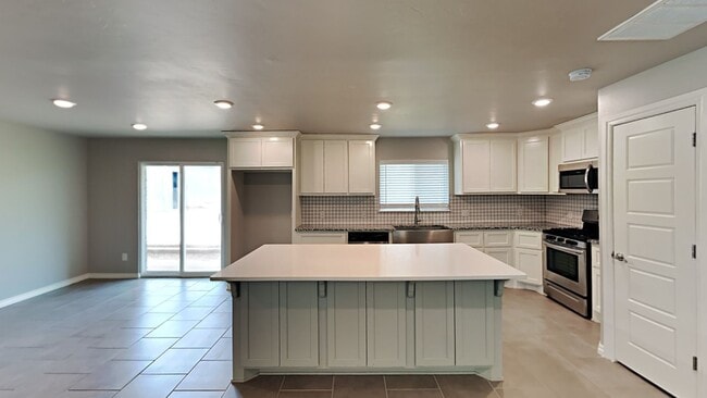 Building Photo - 3 Bedroom 2 Bath Home on 1 acre lot