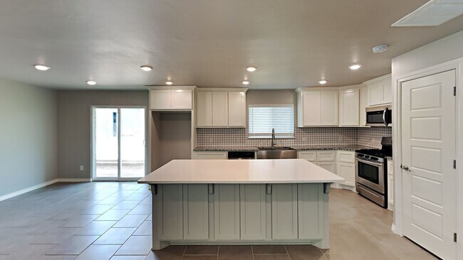 Foto del edificio - 3 Bedroom 2 Bath Home on 1 acre lot