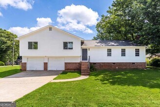 Building Photo - 2250 Ridge Forest Dr