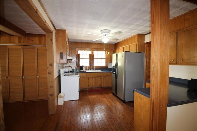 Foto del edificio - 2466 Old Fork Rd