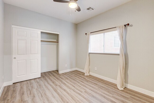Building Photo - Beautiful 4 bedroom 3 bath home in Mountai...