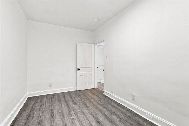 Foto del edificio - 2411 W Oakdale St