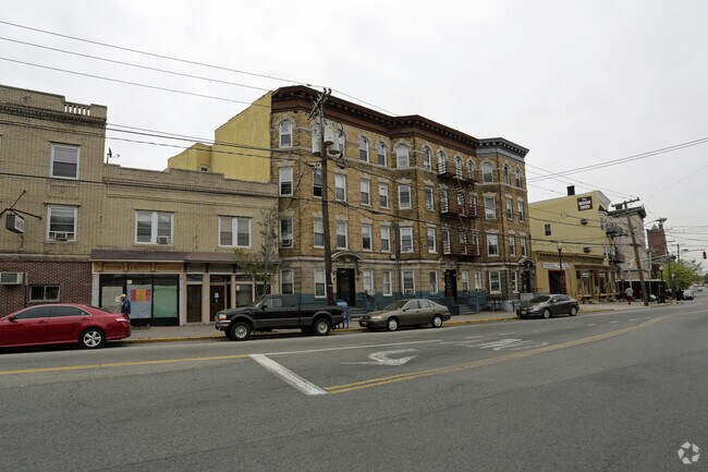 Building Photo - 4506 Park Ave