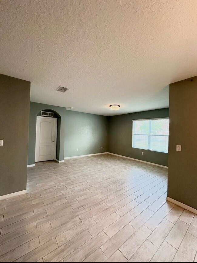 Building Photo - 1519 Diamond Loop Dr