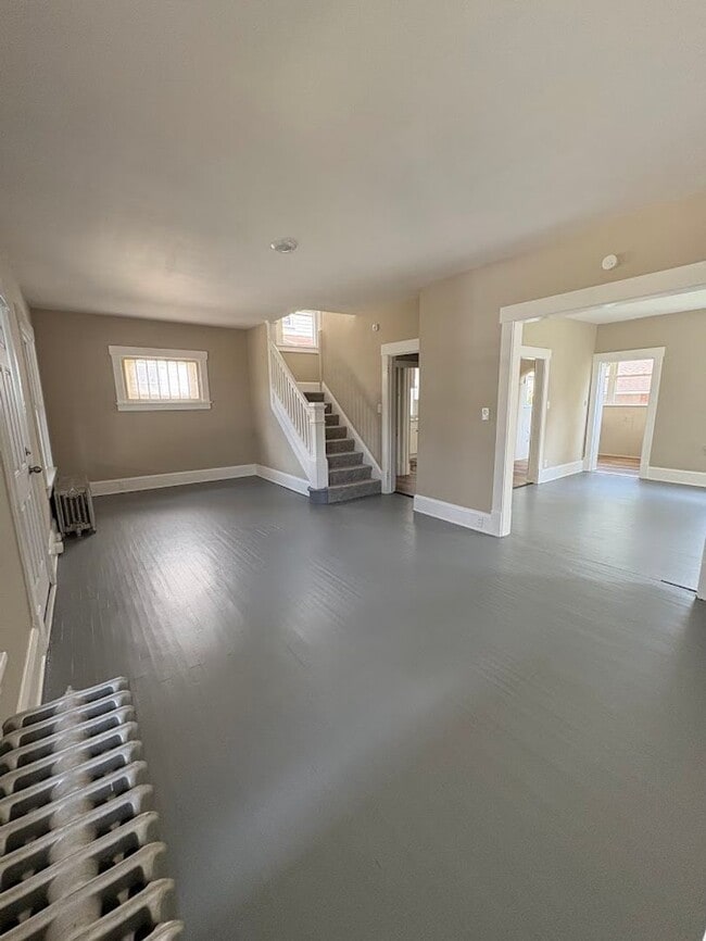 Foto del edificio - Four bedroom one bathroom home for rent