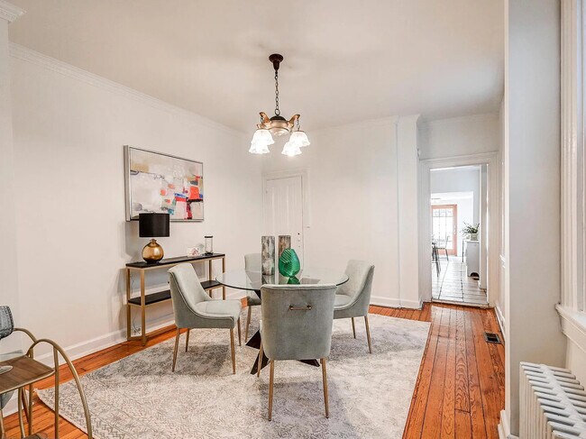 Foto del edificio - 2118 E Pratt St