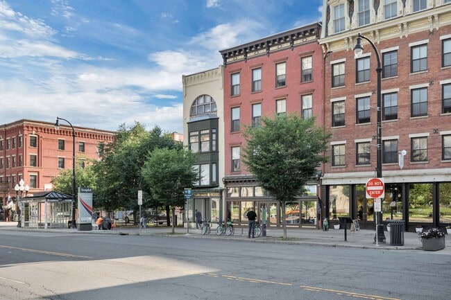 Building Photo - 402 Broadway