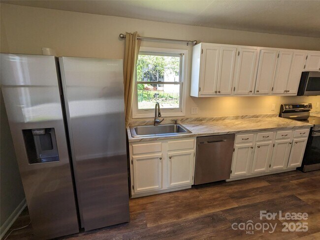 Foto del edificio - 25.5 Woodrow Ave