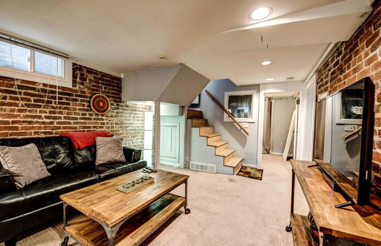 Primary Photo - Charming two-bedroom unit in Capitol Hill