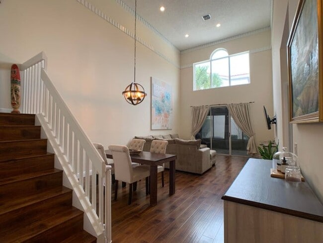 Building Photo - 10465 Mateo Ct