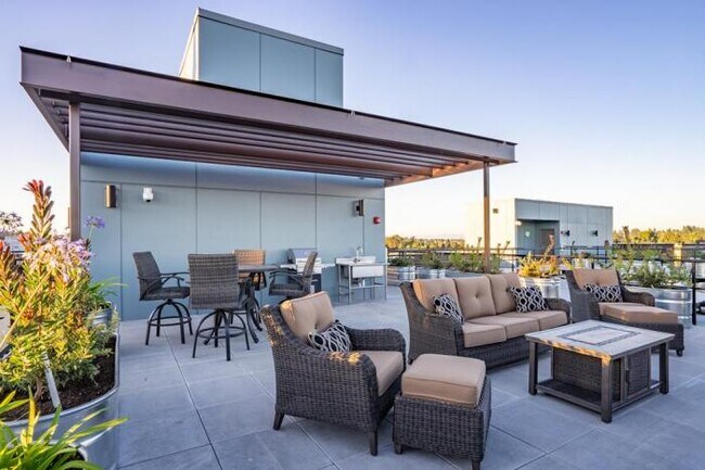 Building Photo - 2 bedroom in Seattle WA 98103