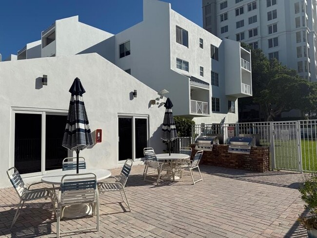 Foto del edificio - 2840 NE 14th Street Causeway