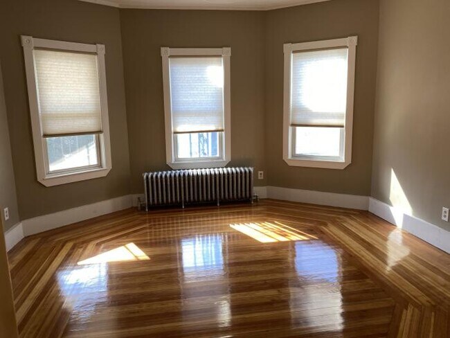 Foto del edificio - 3 bedroom in Everett MA 02149