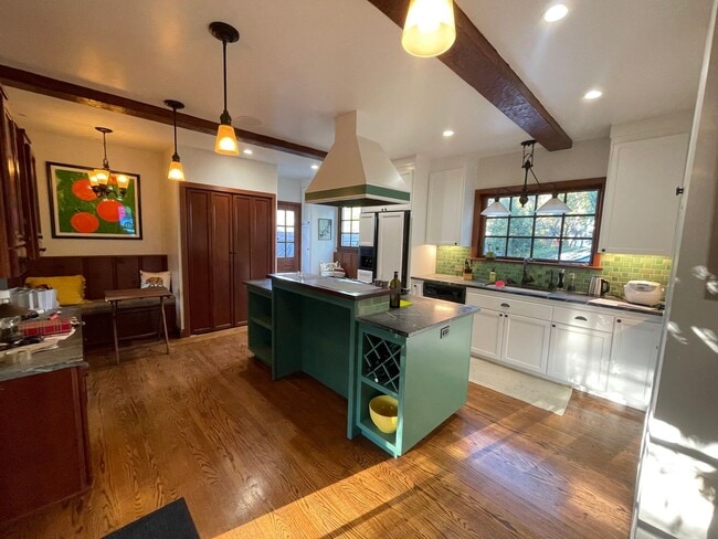 Foto del edificio - STUNNING 4BD/2BA SINGLE FAMILY HOME IN OAKLAND CA!!!