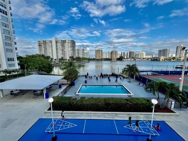 Foto del edificio - 2750 NE 183rd St