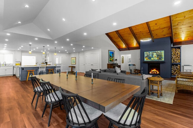 Building Photo - 231 Bauline Line Extension