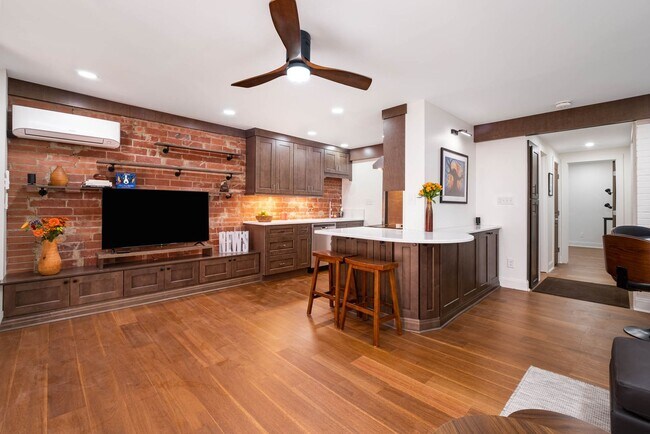 Foto del edificio - Beautiful 1BD/1BTH mid-rise condo in Myers...