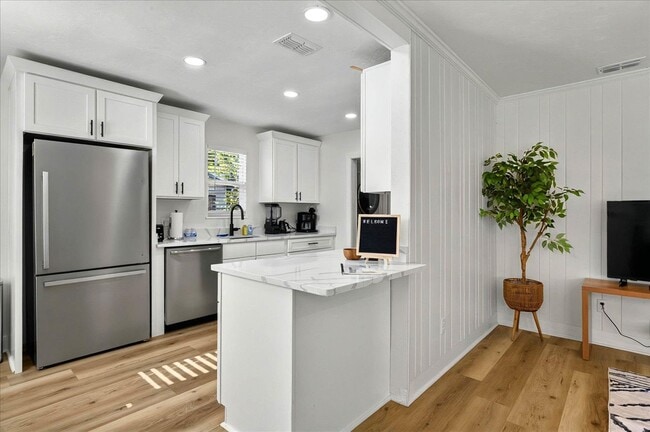 Building Photo - 3005 S Meridian St