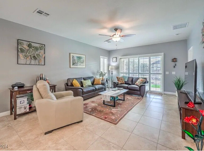 Living room - 3352 Hackney Horse Ct