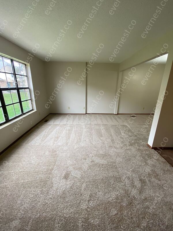 Building Photo - 90 Stornoway Dr W