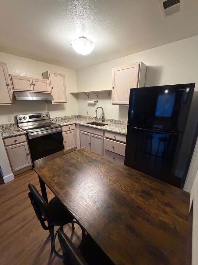 Building Photo - 1200 S Riordan Ranch St