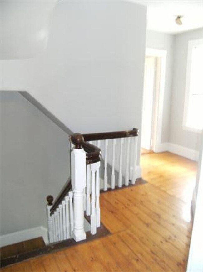Foto del edificio - Newton Townhouse w/parking