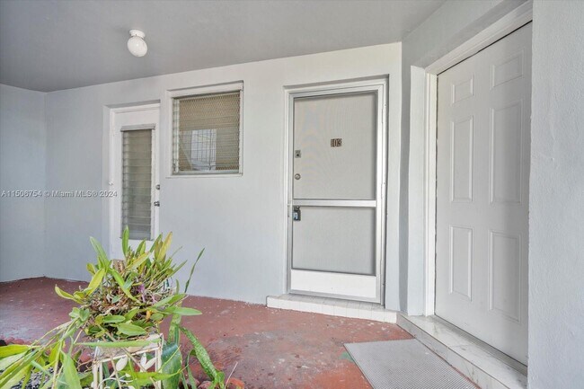 Building Photo - 1651 NE Miami Gardens Dr