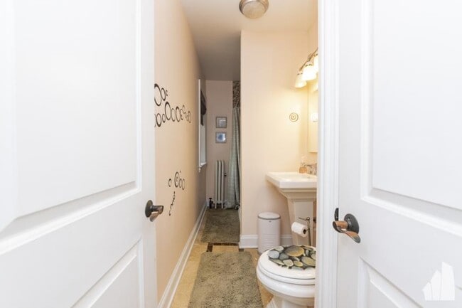 Building Photo - 2 bedroom in Chicago IL 60640