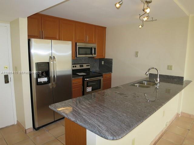 Foto del edificio - 600 NE 36th St