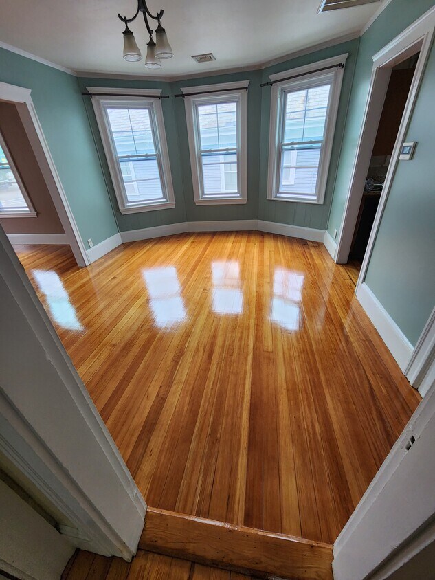 Dinning Room - 46 Broad St