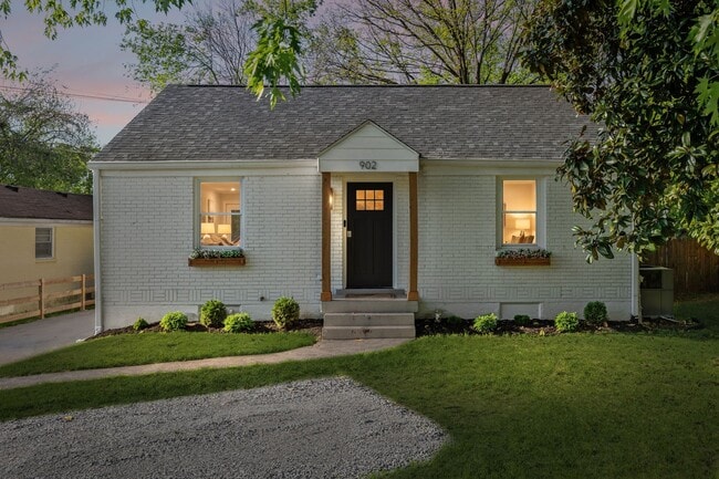 Photo - 902 Broadmoor Dr House