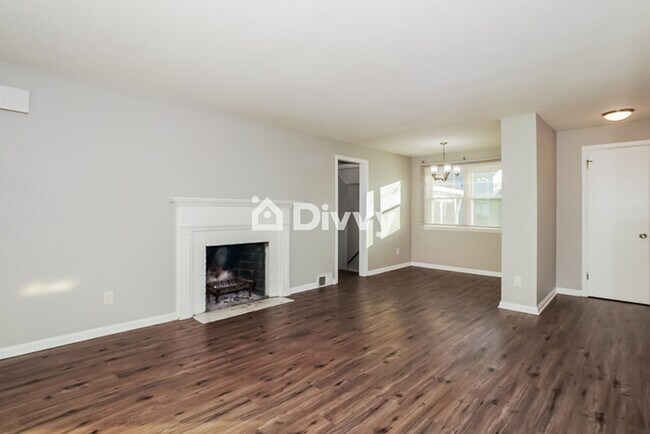 Building Photo - 2327 S Jefferson Blvd, Lorain, OH 44052