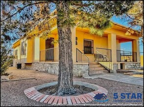 Building Photo - 2526 Yandell Dr
